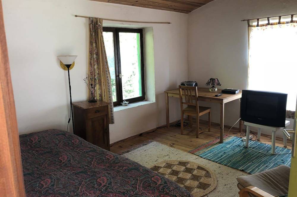 Des vacances de rêve dans la maison bleue entourée par la nature et les animaux in Montpont-en-Bresse, Région de Louhans