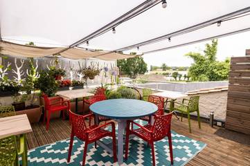 Hôtel pour 4 personnes, avec terrasse, animaux acceptés à Latresne