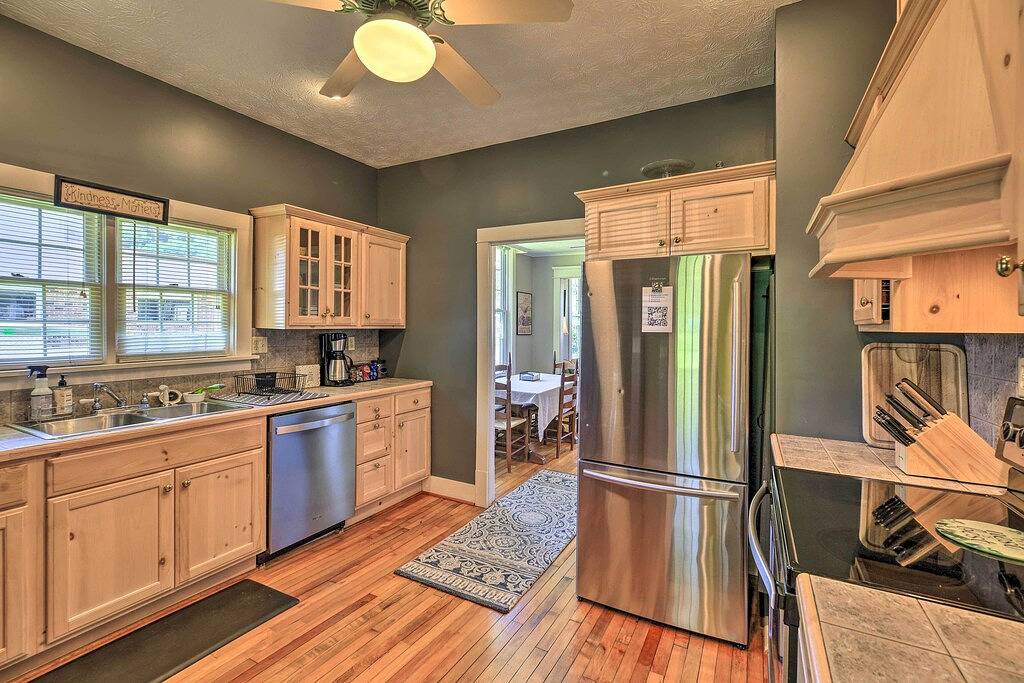 Cozy Damascus Cottage w/ Porch & Trail Access! in Damascus, Washington County (VA)