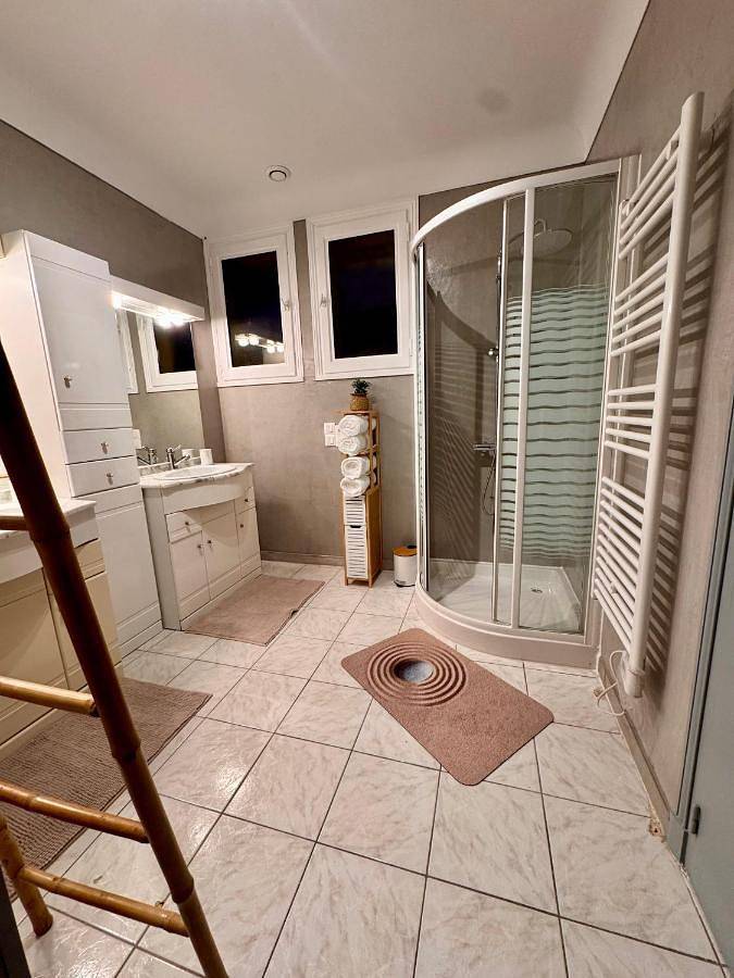 Location de vacances pour 6 personnes, avec jardin et vue, adapté aux familles à Saint-Épain - 3