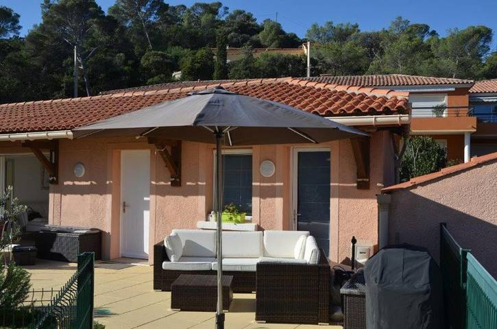 Gîte pour 8 personnes, avec jardin ainsi que terrasse et vue dans Plage Camp Long - 2