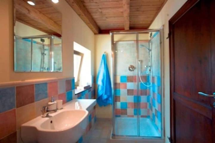 Giacomina - Antico fienile in pietra, villaggio di montagna, vista spettacolare, piscina in Grizzana Morandi, Provincia di Bologna