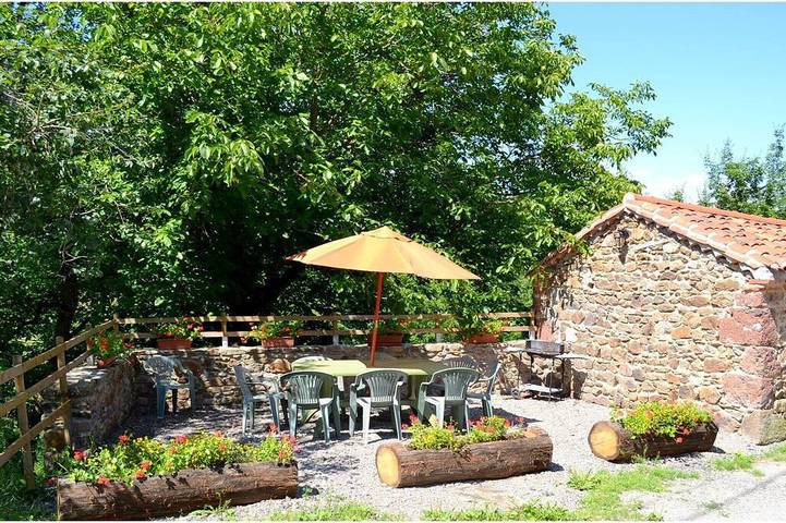 Maison de vacances pour 9 personnes, avec terrasse et jardin dans Parc Naturel Régional Livradois-Forez