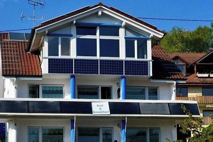 Doppelzimmer 8, mit Balkon - Gästehaus am Lindenweg in Meersburg, Region Bodensee-Oberschwaben