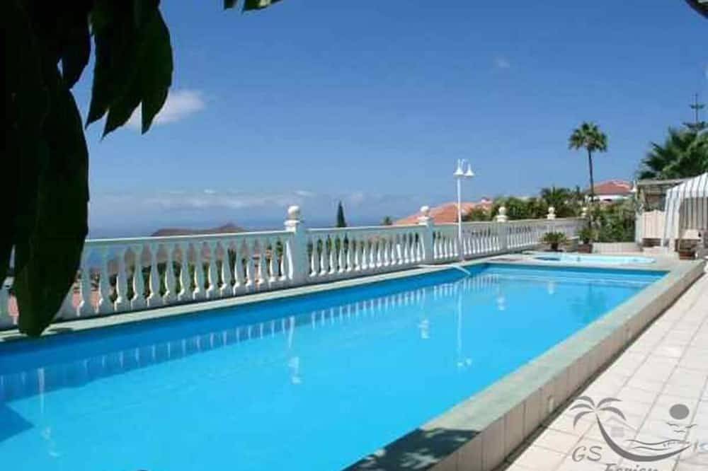 Entire apartment, Chayofa Costa Adeje above Los Cristianos in Arona, South Tenerife