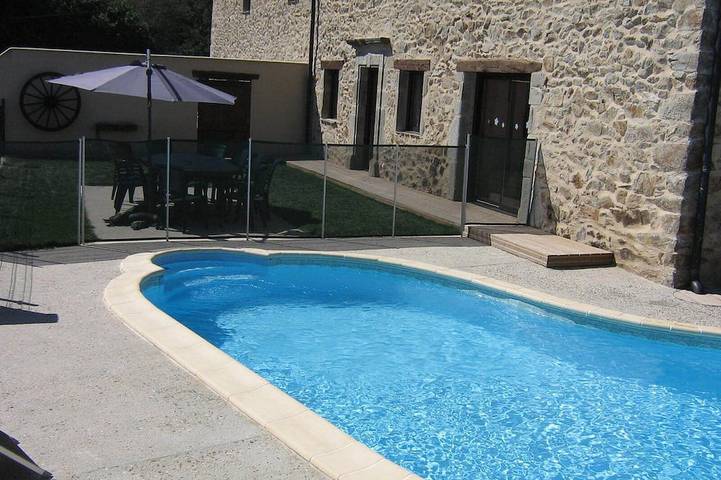 Gîte pour 10 personnes, avec Terrasse et Jardin à Rieupeyroux