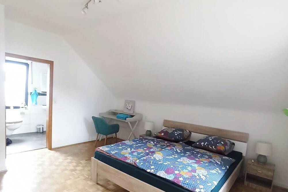Ganze Wohnung, Gemütliche Ferienwohnung mit großer Dachterrasse in gehobener Wohngegend. in Halver, Märkischer Kreis