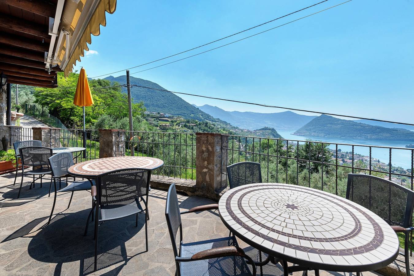 Camera 'Stanza 5' con vista montagna, Wi-Fi e aria condizionata in Marone, Comune di Marone