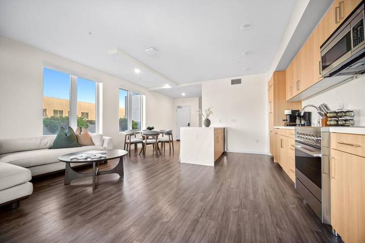 Casas e apartamentos de temporada para 7 pessoas, com jardim e vista e ainda piscina, com animais de estimação em Hollywood