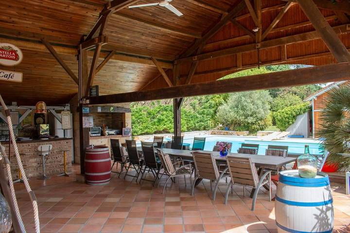 Location de vacances pour 12 personnes, avec Jacuzzi et Terrasse ainsi que Jardin et Piscine à Lamonzie-Saint-Martin - 2
