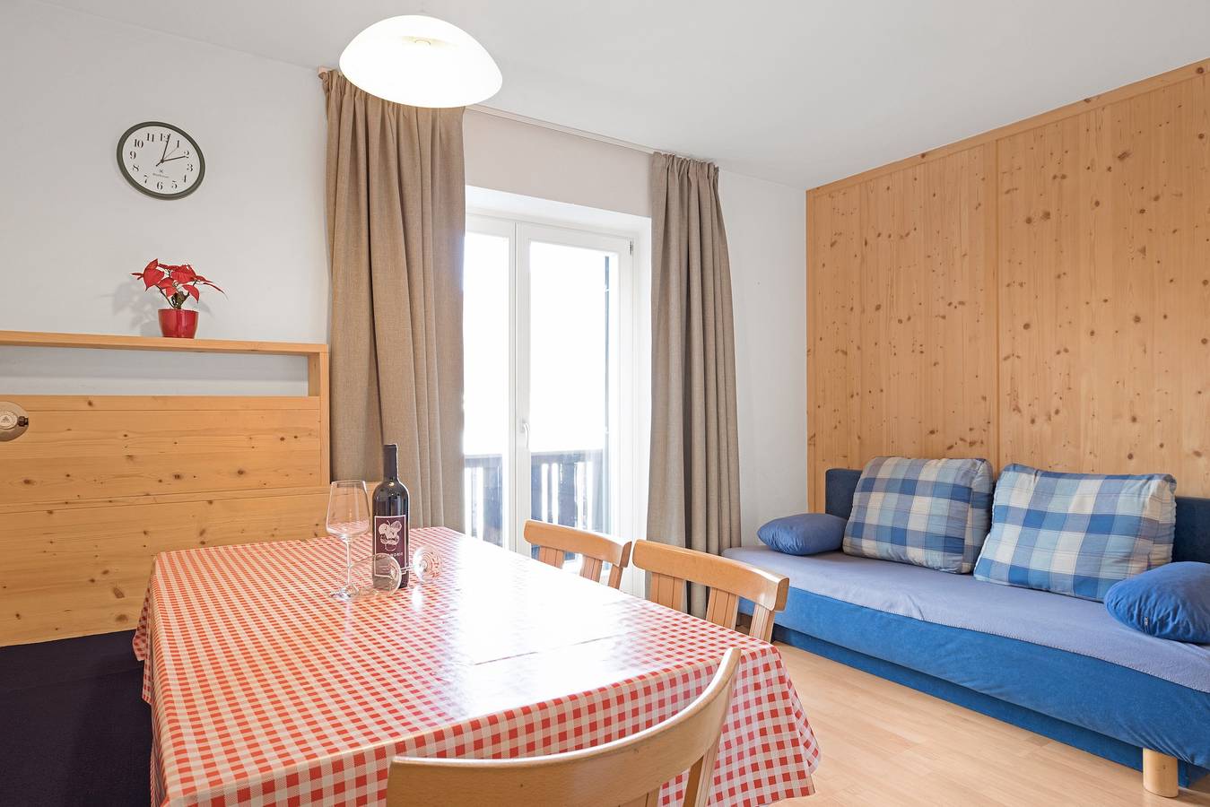 Appartamento intero, Appartamento di vacanza "Kruma - Bankl 2" con vista sulle montagne, Wi-Fi e balcone in Valdaora di Mezzo, Valdaora