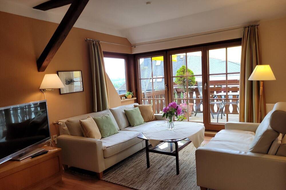 Ganze Wohnung, 2-Raum-Apartment mit Dachterrasse im 2. Stock in Marienberg, Erzgebirge