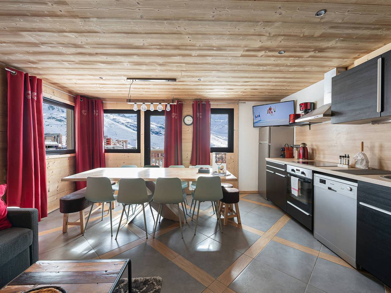 Apartamento entero, Espacioso apto. para 12 en el centro de Val Thorens con balcón y Wifi in Val Thorens, Les Trois Vallées