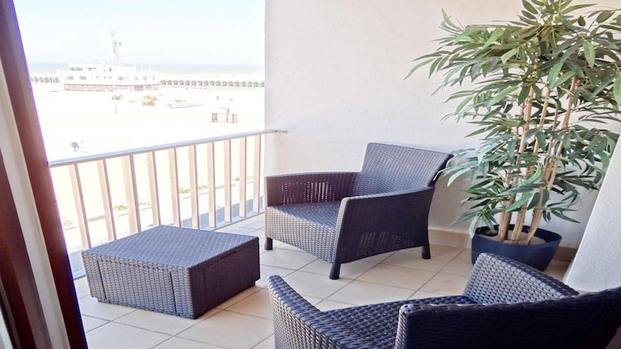 Geheel vakantieappartement, Vakantieappartement voor 9 personen met balkon in Nieuwpoort, Belgische Kust