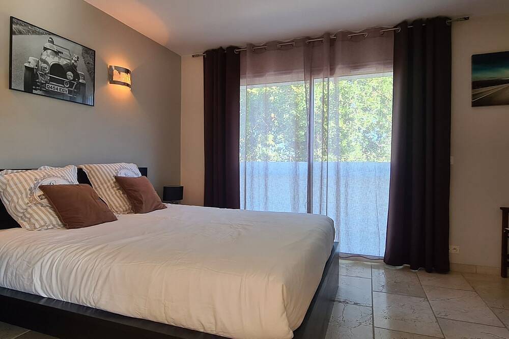 Prachtige moderne villa alle comfort in vrede met verwarmd zwembad in Le Beausset, Toulon regio