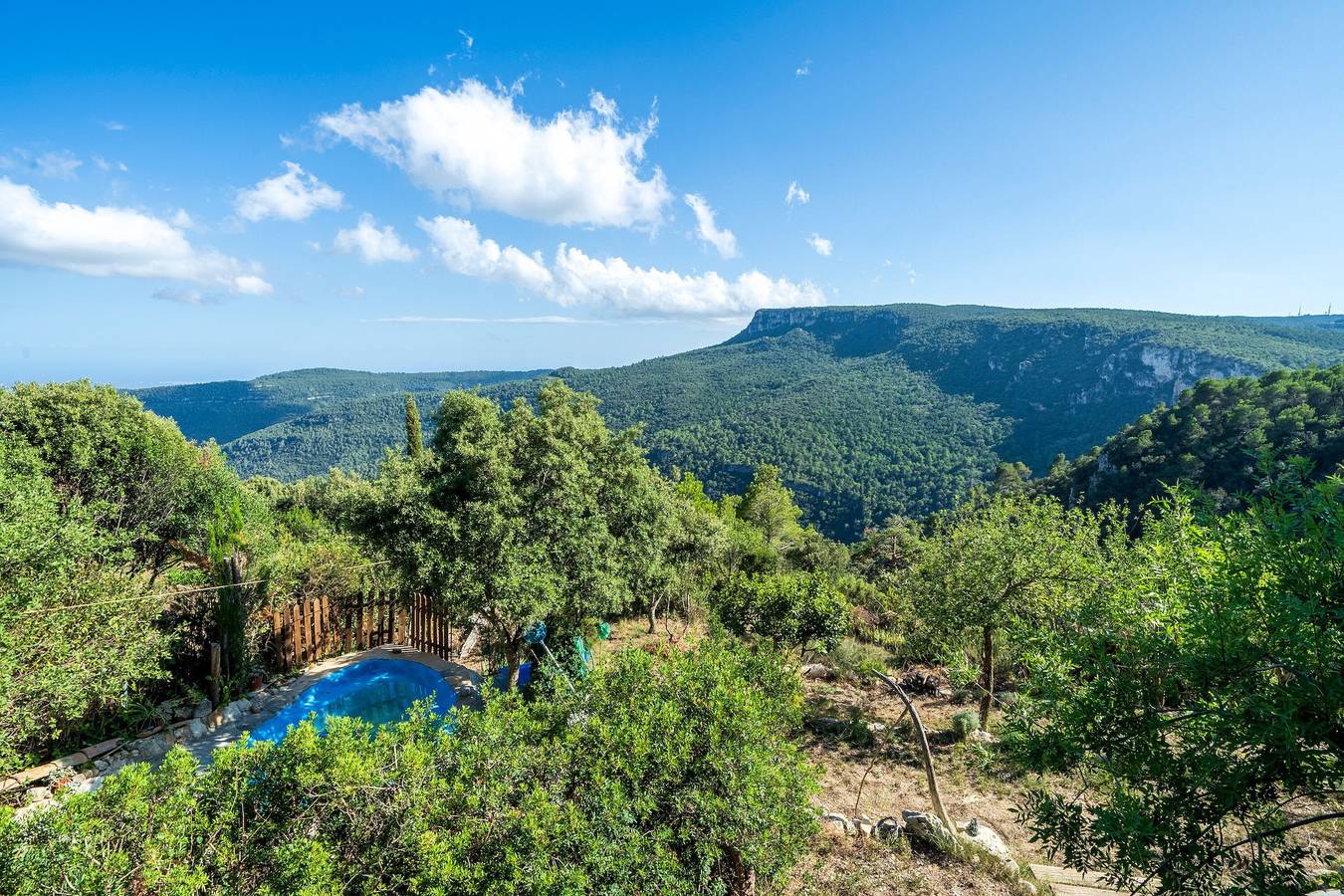 Chalet 'Mariti' con vistas al mar, terraza privada y Wi-Fi in Montreal (Tarragona), Alto Campo