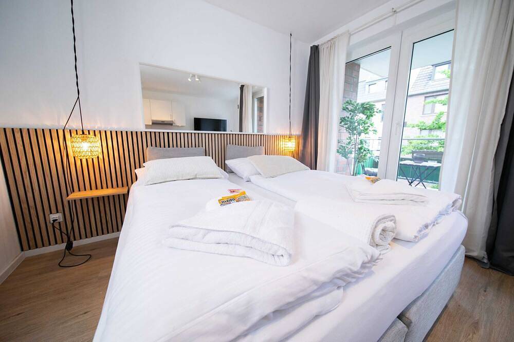 Entire apartment, Favorite Stays: Studio with Balcony | Kitchen | Messe in Neuss, Düsseldorf region