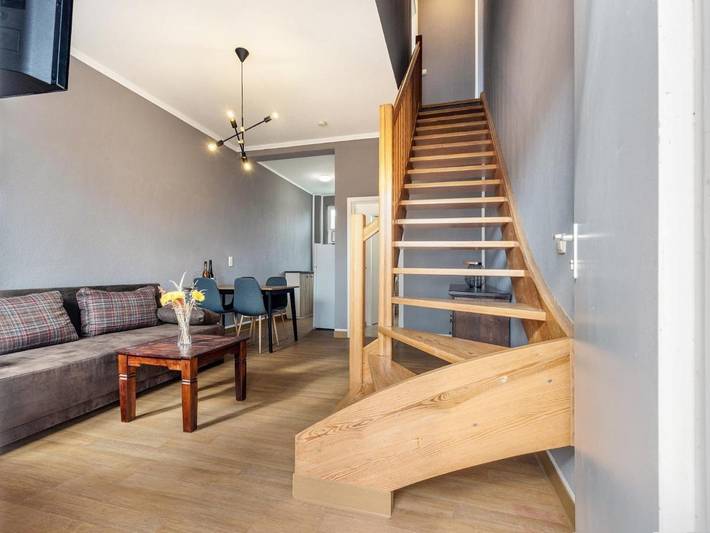 Ferienhaus für 4 Personen, mit Balkon und Terrasse sowie Garten und Seeblick