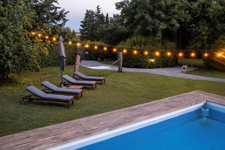 Casa de vacaciones para 7 personas, con vistas además de piscina y jardín - 1