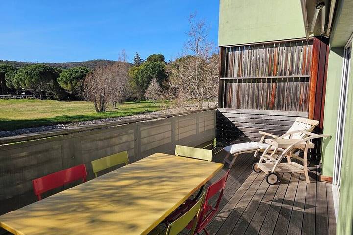 Appartement de vacances pour 6 personnes, avec terrasse et piscine, animaux acceptés