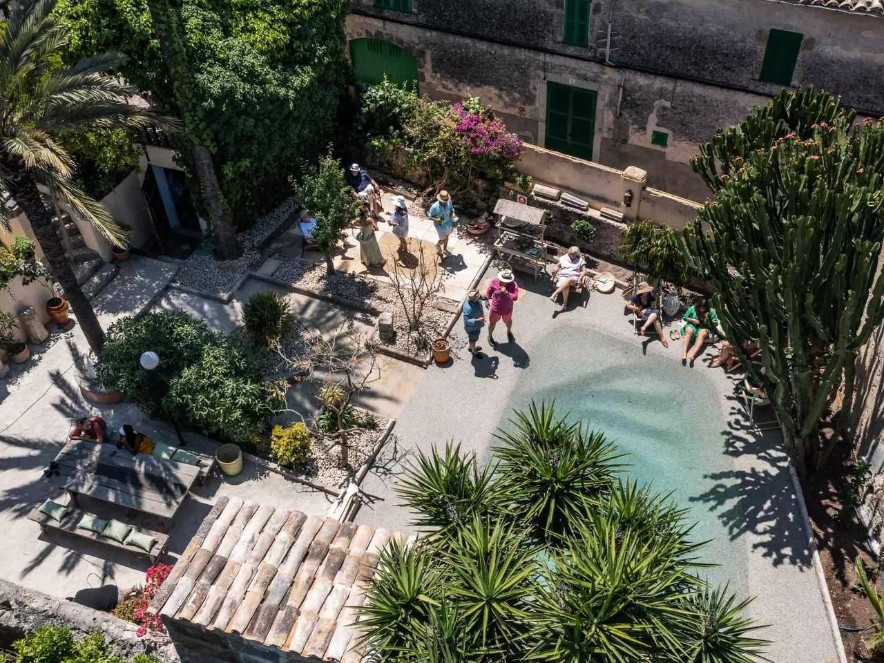 21 personas in Sineu, Interior de Mallorca