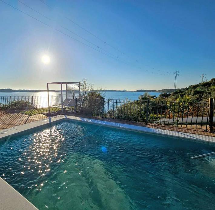 Casa rural para 7 personas, con Jacuzzi y Terraza además de Jardín y Piscina en Almodóvar del Río