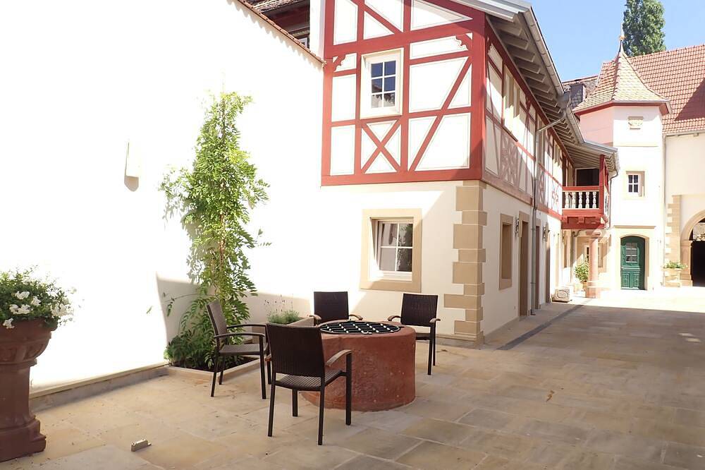 Ganze Wohnung, Studiowohnung \"Kapellenberg\" im alten Weingut in Großkarlbach, Deutsche Weinstraße