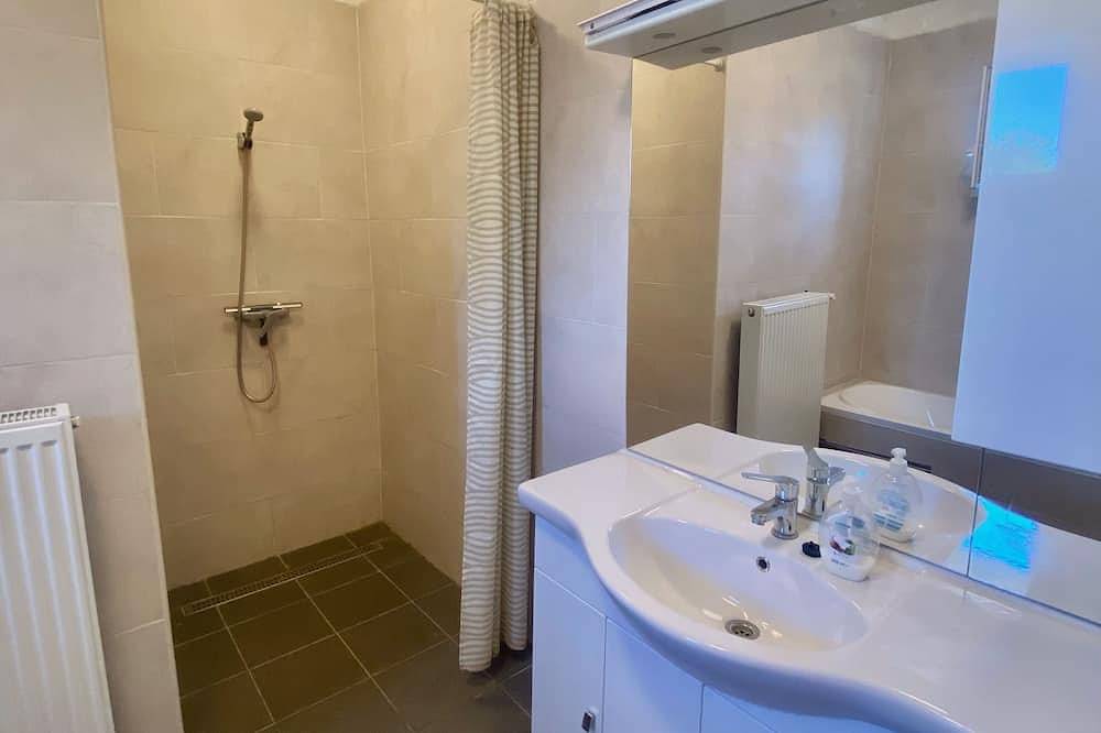 Riverhouse, on the border of the Tisza, large house with private swimming pool. in Borsod-Abaúj-Zemplén megye