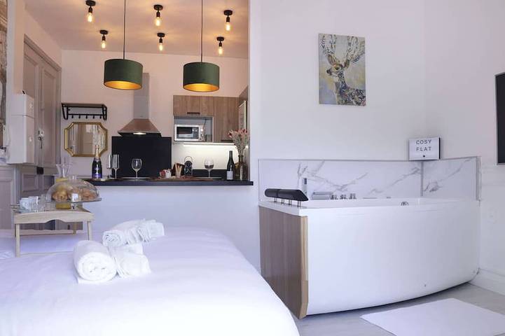 Apartamento entero, La Marquise Cosy Flat - Jacuzzi - Senlis in Senlis, Río Oise