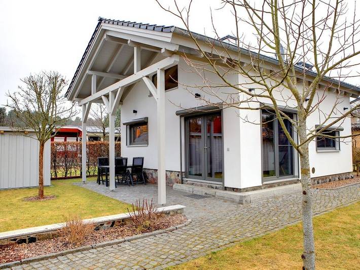 Bungalow für 4 Personen, mit Terrasse und Garten