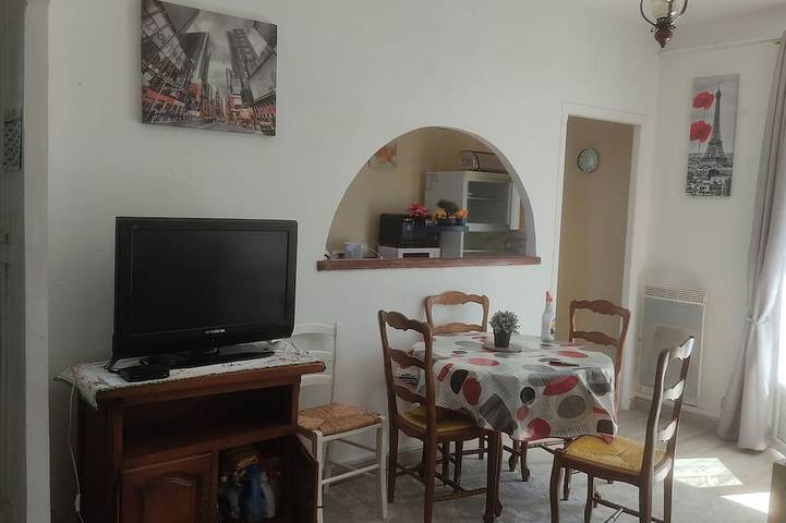 Gîte pour 4 personnes, avec balcon dans Arenes de Frejus