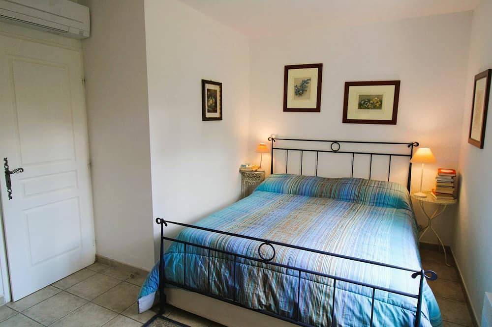 House for 4 people with air conditioning in a private domain with a pool located in Gassin in Gassin, Mediterranean Coast (France)