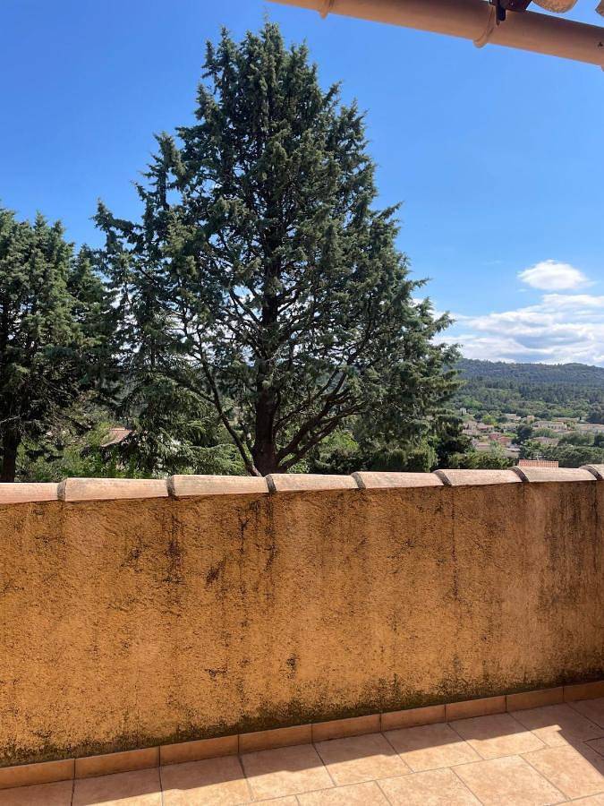 Location de vacances pour 6 personnes, avec vue ainsi que jardin et piscine à Palaja - 2