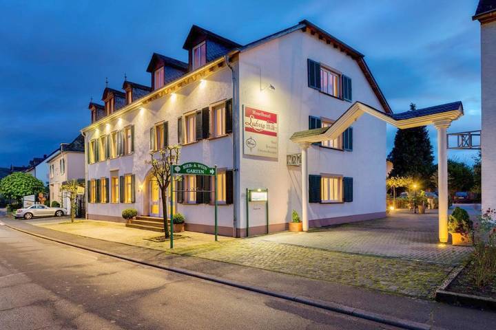 Hotel für 3 Personen, mit Garten und Ausblick, mit Haustier in Köwerich