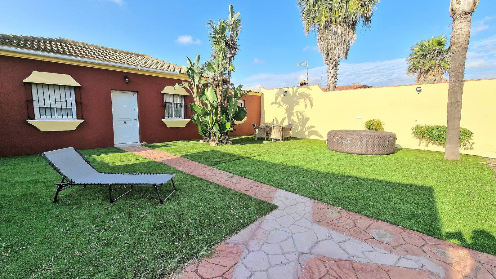 Villa 'Candari House' con terraza privada, Wi-Fi y aire acondicionado in Chiclana de la Frontera, Costa de la Luz