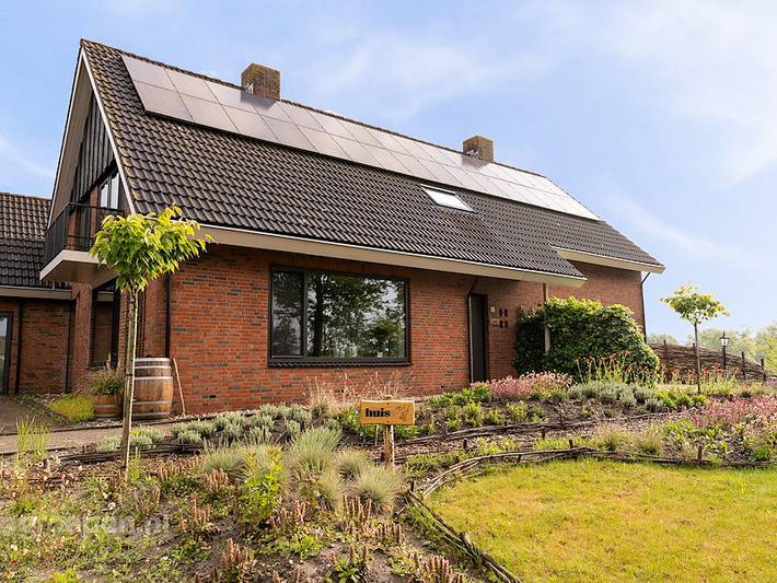 Vakantiehuis voor 12 personen, with Balkon/Terras and Whirlpool as well as Terras and Tuin in Rijssen