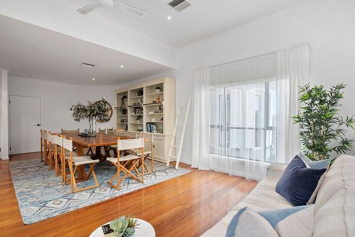 Holiday home for 16 people, with hot tub and balcony in Sorrento (Victoria)