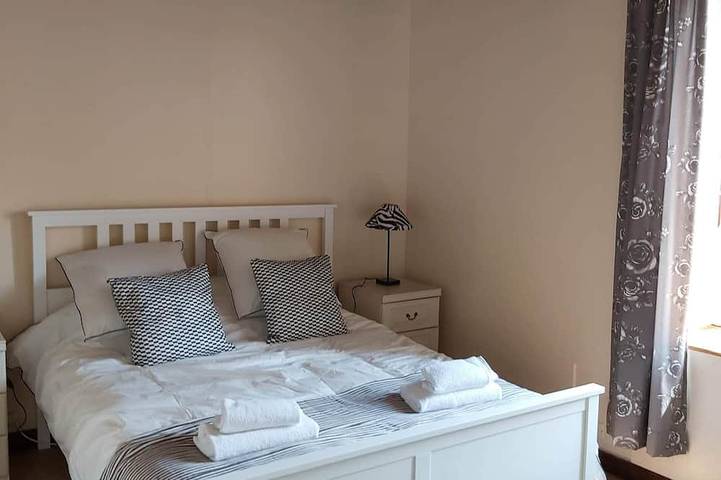 Maison d’hôte pour 2 personnes, avec piscine et jardin à Les Champs-Géraux