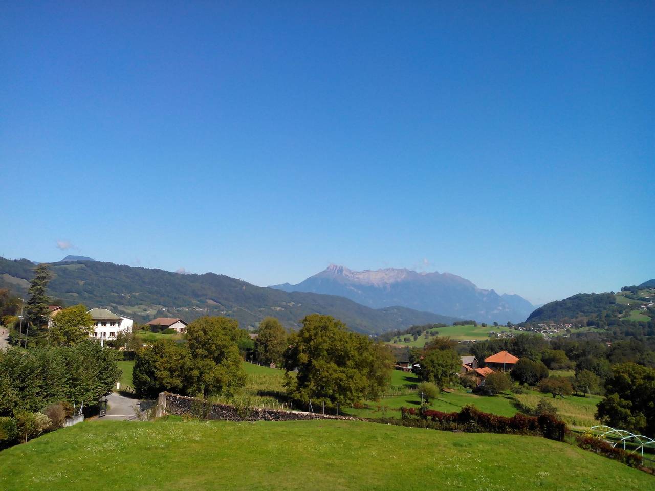 Casa di campagna "Logis Belledonne - Gruppo" con vista montagna, piscina condivisa e Wi-Fi in Arvillard, Chambéry e dintorni