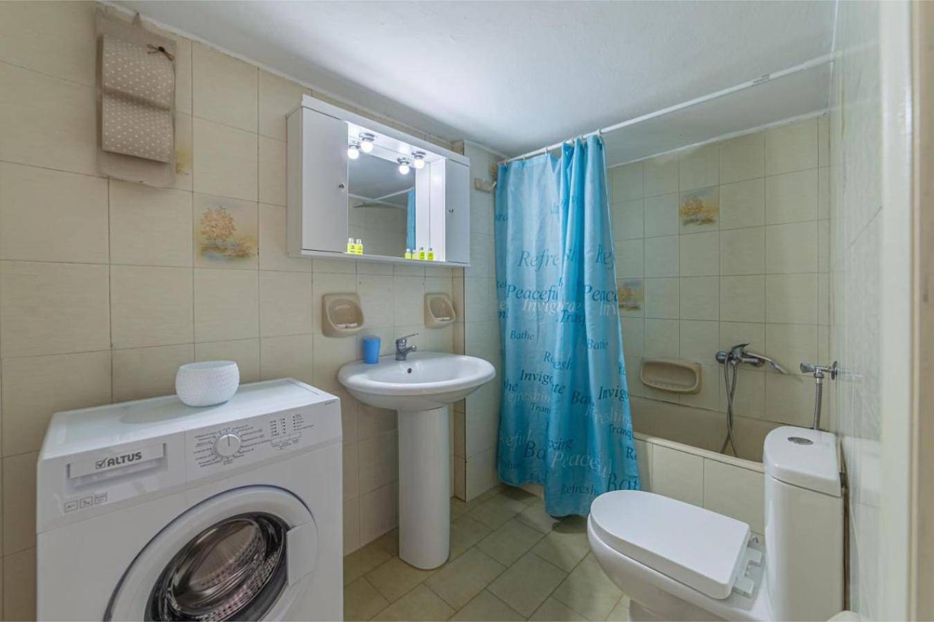 Hus för 4 Personer med balkong in Andros