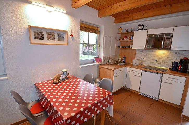 Ferienhaus nur 300m zum Strand der Ostsee, 2 Schlafzimmer bis 4 Personen in Breege, Région de Rügen