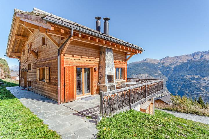 Chalet für 12 Personen, mit Balkon und Whirlpool sowie Terrasse und Sauna im Wallis