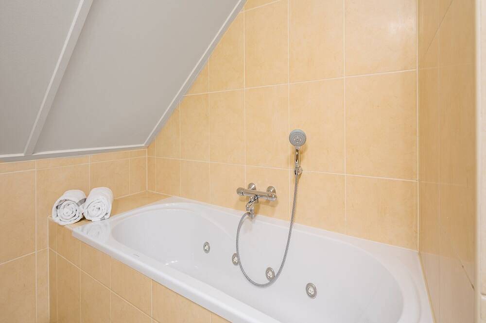 Luxuriöse Villa mit Pool und Sauna in Weert, Limburg (Niederlande)