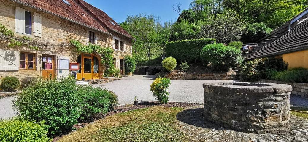 Location de vacances pour 4 personnes, avec Terrasse et Jardin ainsi que Piscine et Vue à Bois-de-Gand