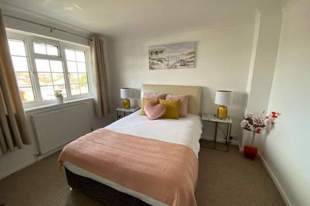Poole, Holes Bay Harbour Nature Reserve - 'Right' next to the water :-) Sleeps 3 in Poole, Poole Harbour