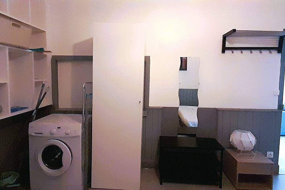 Entire apartment, Chez Benjamin -> Sleeps 2 to 4 in the center of Azay in Azay-le-Rideau, Loire Valley