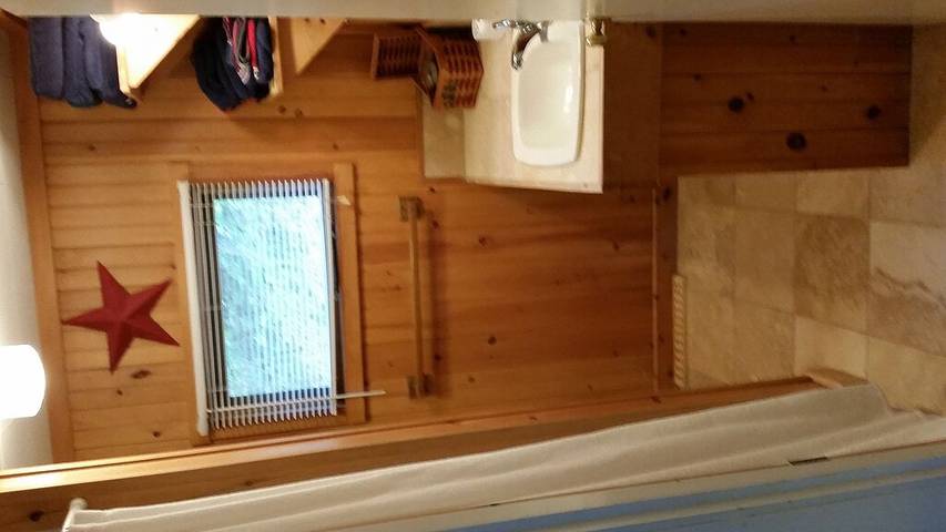 Vacation house for 6 people, with yard and terrace in Maine