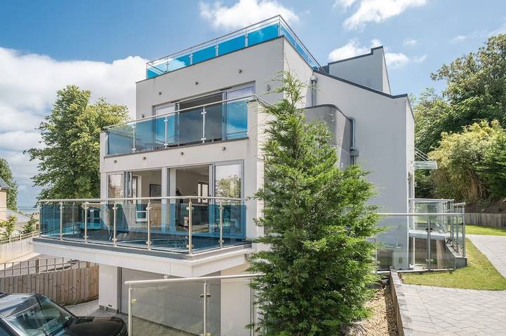 Holiday rental for 12 people, with garden on the Isle of Wight