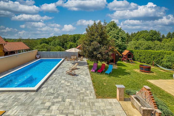 Ferienhaus für 10 Personen, mit Pool und Sauna sowie Terrasse, mit Haustier - 1