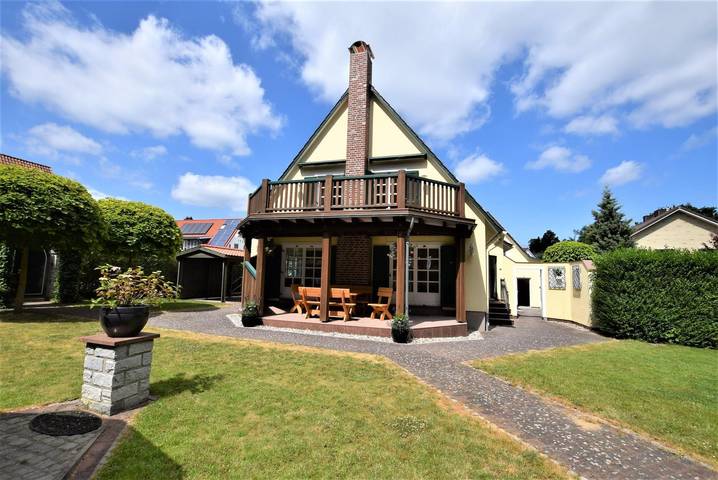 Ferienwohnung für 8 Personen, mit Balkon und Terrasse sowie Garten und Sauna in Hohwacht